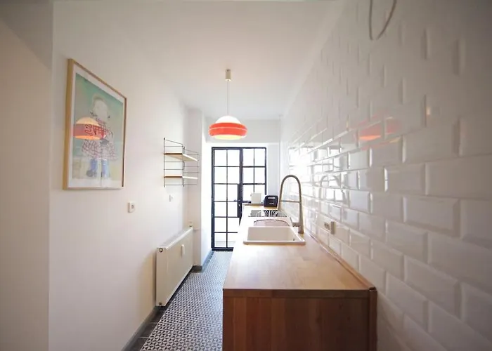 Urban Old Town Бухарест